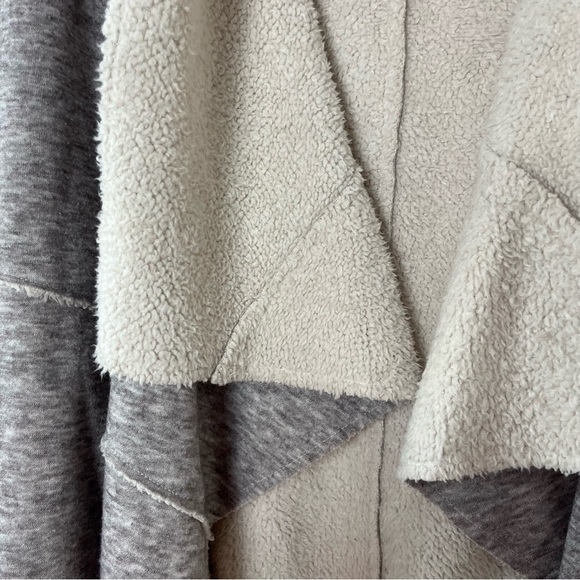 Altar'd State Open Front Sherpa Lined Heavy Asymmetrical Cardigan Large - Picture 3 of 8